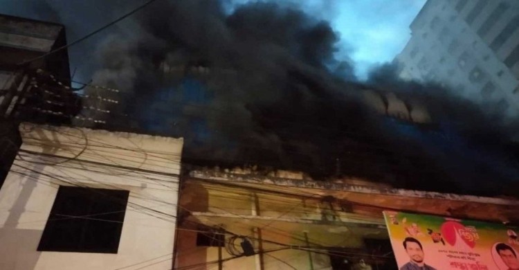 রাজধানীর বিজয়নগরে বহুতল ভবনের আগুন নিয়ন্ত্রণে