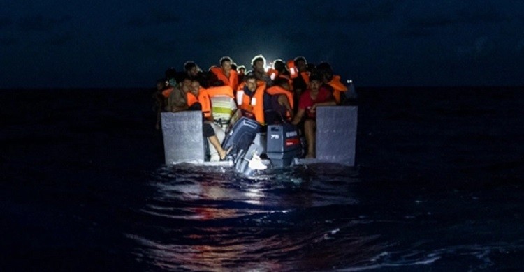 অভিবাসনপ্রত্যাশীদের নৌকায় আগুন, ১৫ লাশ উদ্ধার