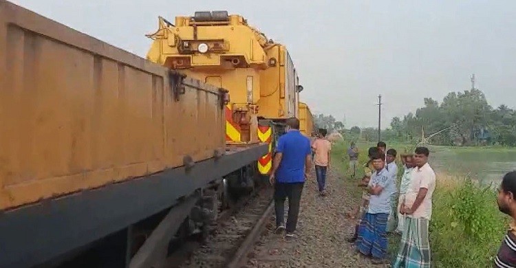 ৮ ঘণ্টা পর উত্তরবঙ্গের সঙ্গে ট্রেন চলাচল স্বাভাবিক