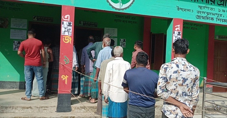 ১০২টি সাধারণ ও উপনির্বাচনে চলছে ভোটগ্রহণ