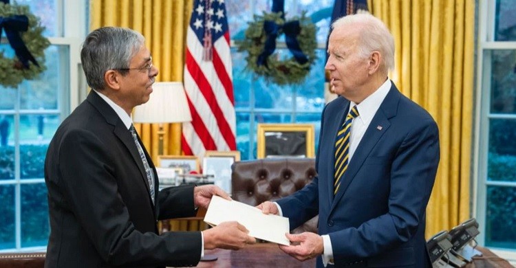 বাংলাদেশের অর্থনৈতিক প্রবৃদ্ধির প্রশংসা করলেন মার্কিন প্রেসিডেন্ট