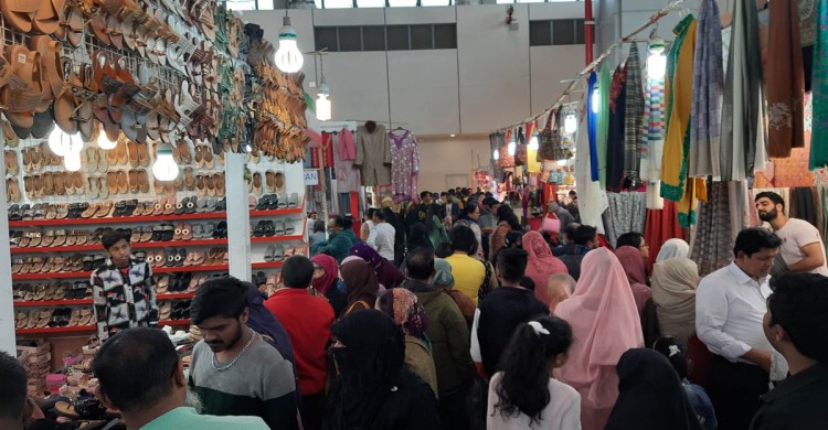 ক্রেতার অভাব, দর্শনার্থীতে ঠাসা বাণিজ্য মেলা