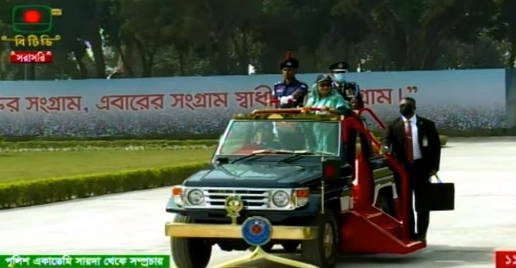 সারদা পুলিশ একাডেমিতে কুচকাওয়াজে যোগ দিয়েছেন প্রধানমন্ত্রী