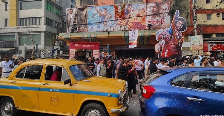 ‘পাঠান’র আয় প্রতিদিন ১০০ কোটি