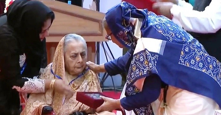 ১৯ ব্যক্তি ও দুটি প্রতিষ্ঠানকে একুশে পদক তুলে দিলেন প্রধানমন্ত্রী