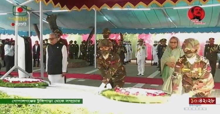 টুঙ্গিপাড়ায় বঙ্গবন্ধুর সমাধিতে রাষ্ট্রপতি ও প্রধানমন্ত্রীর শ্রদ্ধা