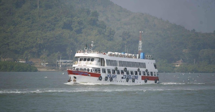 বৈরী আবহাওয়ায় সেন্টমার্টিনে আটকা হাজারখানেক পর্যটক