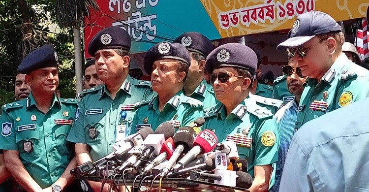 চিরকুটে হুমকি দুষ্টু ছেলেদের, জঙ্গির নয়: ডিএমপি কমিশনার