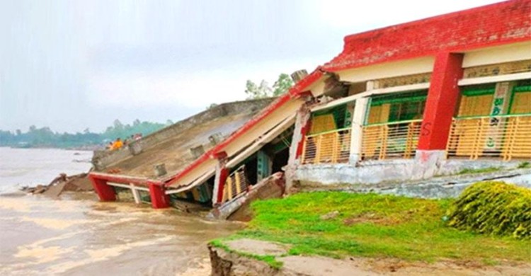 যমুনার ভাঙনে নদীগর্ভে বিলীন স্কুল-বসতবাড়ি
