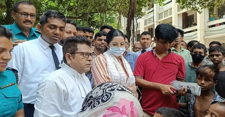 কাঠগড়ায় ফুঁপিয়ে কাঁদলেন পরীমণি