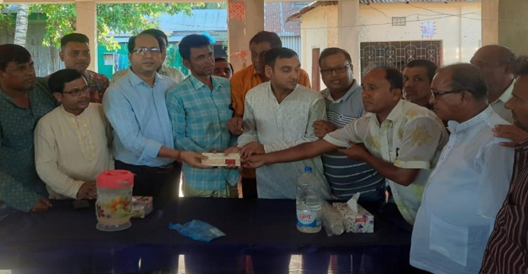 সরাইল নিয়ামতপুরের ক্ষতিগ্রস্থ দুর্গামন্দিরের পাশে ডা: আশীষ