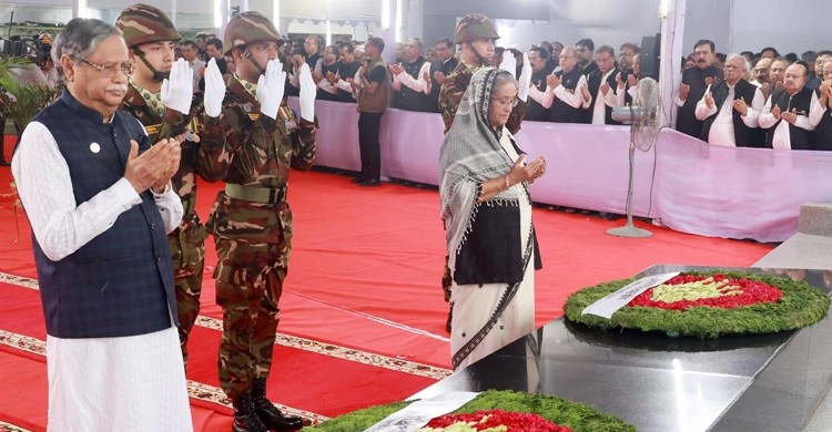 বঙ্গবন্ধুর প্রতিকৃতিতে রাষ্ট্রপতি ও প্রধানমন্ত্রীর শ্রদ্ধা নিবেদন