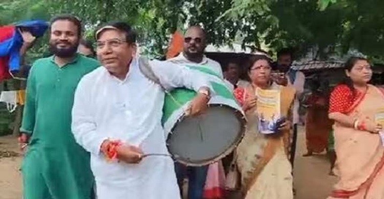 ঢোল পিটিয়ে গ্যাসের দাম কমার প্রচার করলেন প্রতিমন্ত্রী