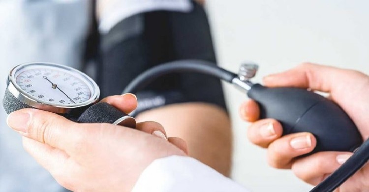 হঠাৎ ব্লাড প্রেশার কমে গেলে করণীয়