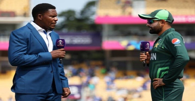 টস জিতে ব্যাটিংয়ে পাকিস্তান