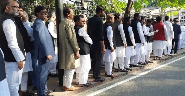 গণভবনে আওয়ামী লীগের মনোনয়নপ্রত্যাশীরা