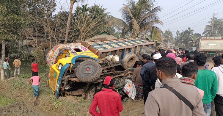 ময়নসিংহে ট্রাকচাপায় মা-মেয়েসহ নিহত ৩