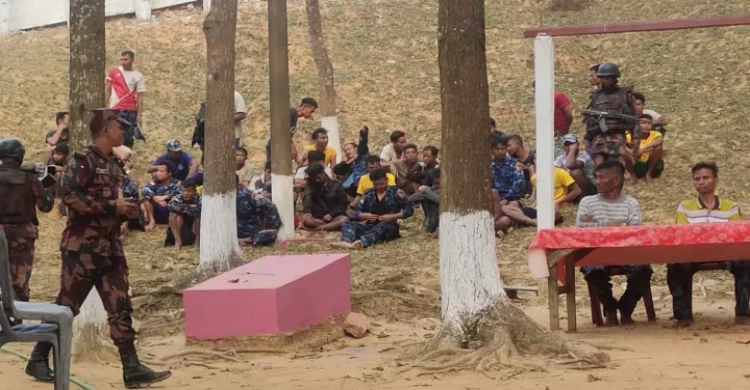 জান্তা সরকারের আশ্রয়প্রার্থী বেড়ে ৩২৭