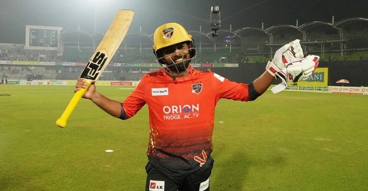 হৃদয়ের প্রথম সেঞ্চুরি উৎসর্গ করলেন অসুস্থ মাকে