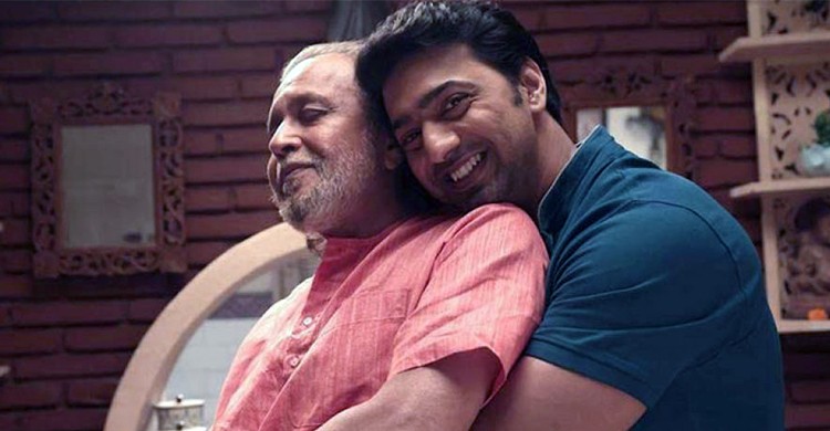 গরু পাচারকাণ্ডে দেবের পাশে  মিঠুন