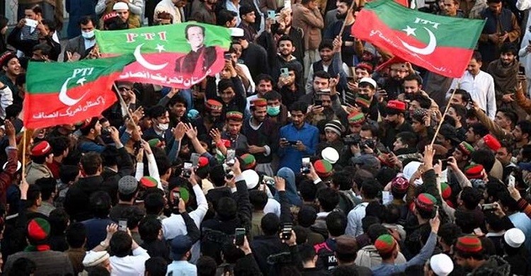 ভোট জালিয়াতি নিয়ে পাকিস্তানে তোলপাড়