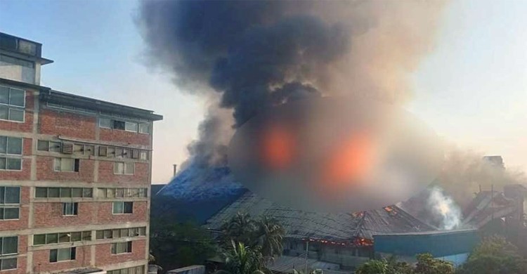 সুগার মিলে আগুনে পুড়েছে ১ লাখ টন চিনি