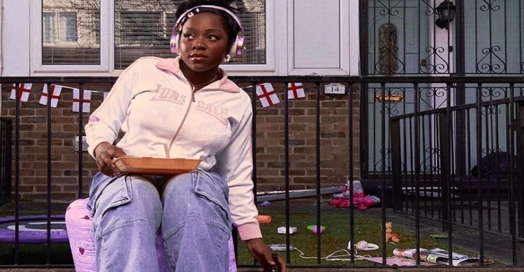 যে কারণে ব্রিটিশ গায়িকা আমেরিকার অনুষ্ঠান প্রত্যাহার করলেন