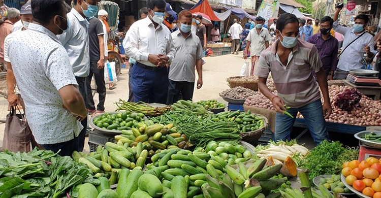 নাটোরে অবিশ্বাস্য দরে বিক্রি হচ্ছে সবজি