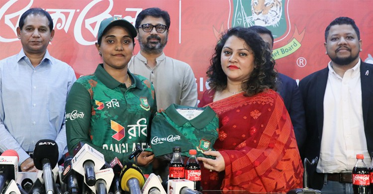 বাংলাদেশ নারী ক্রিকেট দলের কিট স্পনসর ‘কোকা কোলা’
