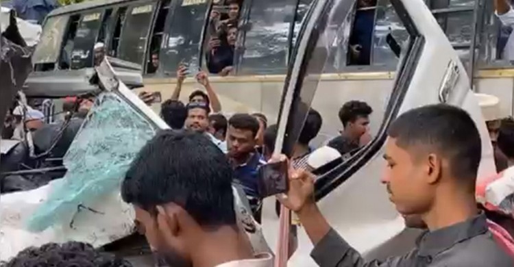 গোপালগঞ্জে বাস-মাইক্রোবাস সংঘর্ষে নিহত ৫