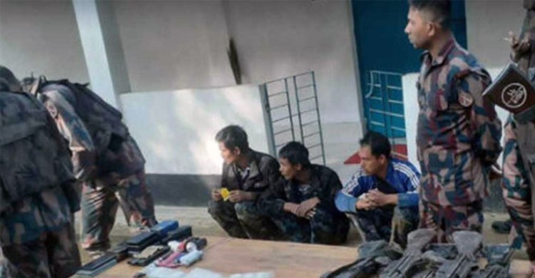 বাংলাদেশে আশ্রয় নিয়েছে  মিয়ানমার বিজিপির ১২ সদস্য