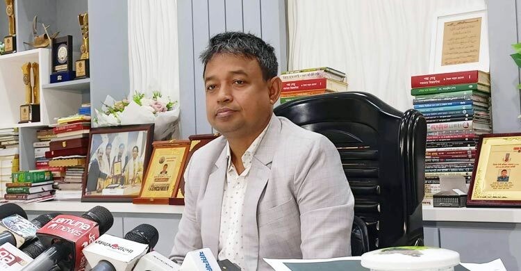 কারা সনদ নিয়েছেন, কারা টাকা নিয়েছেন খুঁজে বের করবো: ডিবিপ্রধান