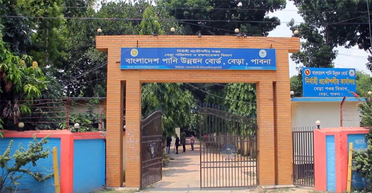 একযোগে ৩৭ কর্মকর্তা-কর্মচারীর বদলির আবেদন নিয়ে সমালোচনার ঝড়