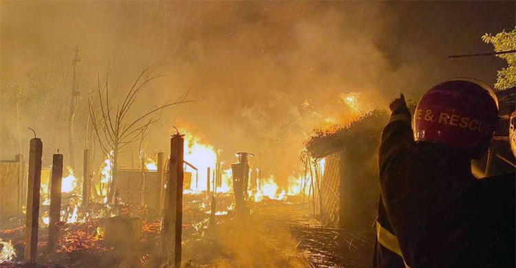 উখিয়ায় রোহিঙ্গা ক্যাম্পে আগুন