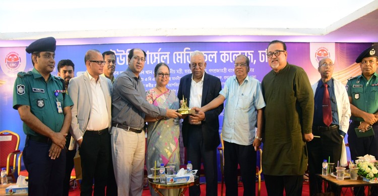 ইউনিভার্সেল মেডিকেল কলেজের ১০ম ব্যাচের নবীন বরণ অনুষ্ঠিত