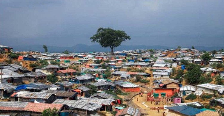 রোহিঙ্গা ক্যাম্পে ৩ রোহিঙ্গাকে কুপিয়ে ও গুলি করে হত্যা