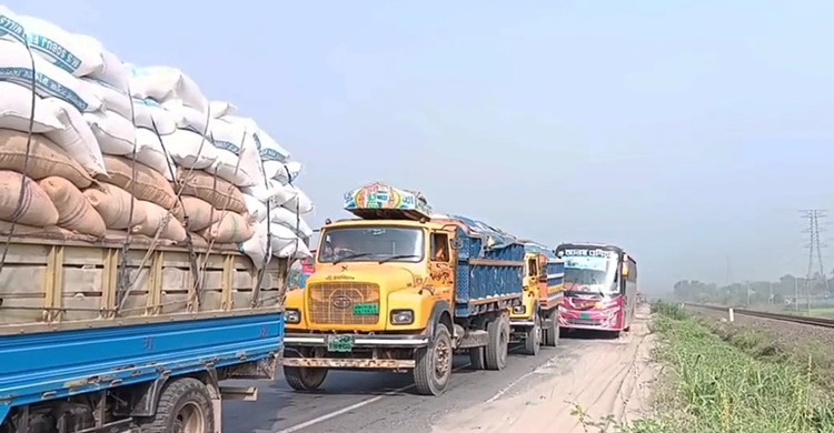 ঈদ যাত্রায় উত্তরের পথে যানবাহনের চাপে সাড়ে ১৩কিলোমটার একমুখী করে দেন পুলিশ