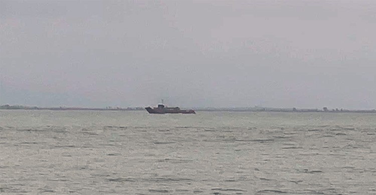 নাফ নদী থেকে সরে গেছে মিয়ানমারের যুদ্ধজাহাজ