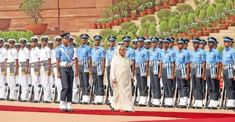 দিল্লির রাষ্ট্রপতি ভবনে শেখ হাসিনাকে লাল গালিচা সংবর্ধনা