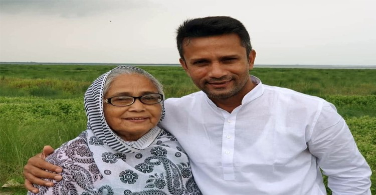 মা হারালেন খালেদ মাসুদ পাইলট