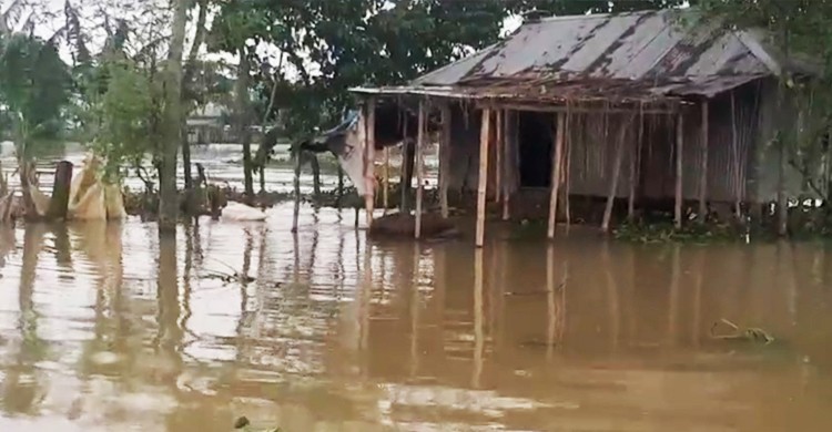 সিলেটে বন্যার পানি নামছে ধীর গতিতে