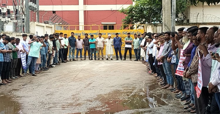 আলোচনা নয় আন্দোলন চালিয়ে যাওয়ার ঘোষণা