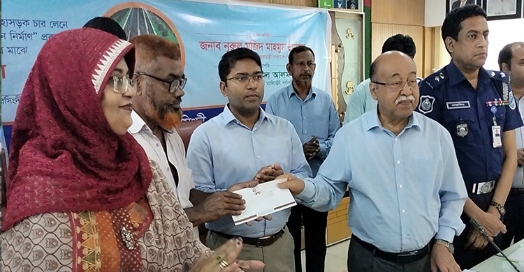 শেখ হাসিনা আছেন বলেই অসহায় মানুষ আজ আর্থিক সহায়তা পাচ্ছেন: শিল্পমন্ত্রী