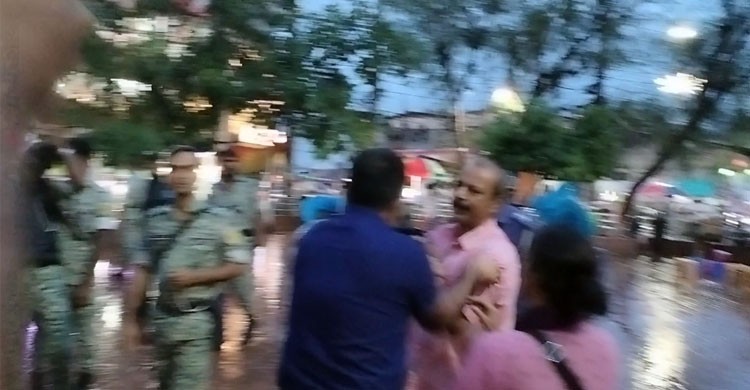 নারায়ণগঞ্জে শিক্ষার্থীদের কর্মসূচিতে পুলিশের ধাওয়া ও লাঠিচার্জ