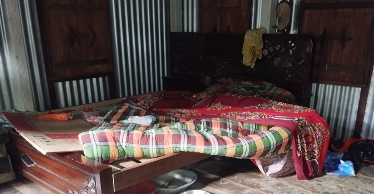 সিরাজদীখানে হত্যার জেরে প্রতিপক্ষের বাড়িঘর ভাঙচুর লুটপাট