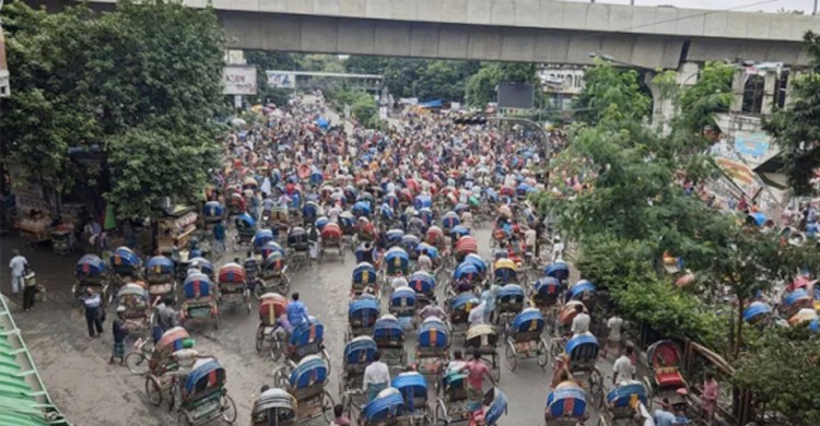৩ দিনের আলটিমেটাম দিয়ে শাহবাগ ছেড়েছেন রিকশাচালকরা
