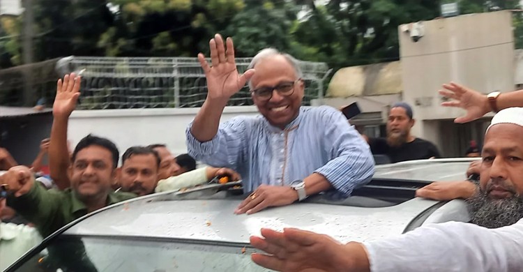 কারামুক্ত সাংবাদিক মাহমুদুর রহমান