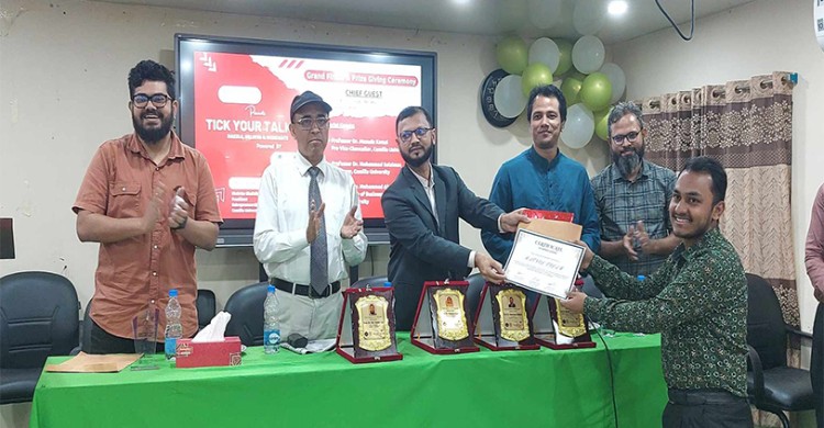 কুবিতে ইএলডিসি’র ‘টিক ইয়োর টক ৩.০’ এর চূড়ান্ত পর্বে সেরা বক্তাদের পুরস্কার প্রদান