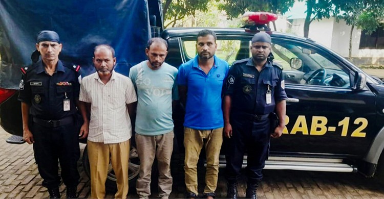 বগুড়ার র‌্যাব-১২ এর অভিযানে বুপ্রেনরফিন ইনজেকশনসহ ৩ জন গ্রেফতার