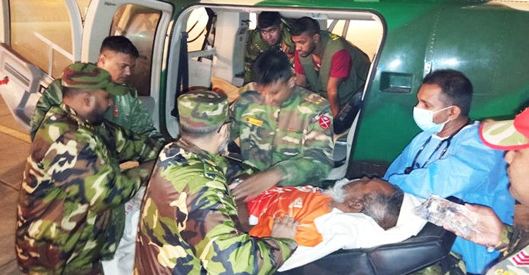 আবু সাঈদের বাবা গুরুতর অসুস্থ, সেনাবাহিনীর হেলিকপ্টারে এনে সিএমএইচ এ চিকিৎসা